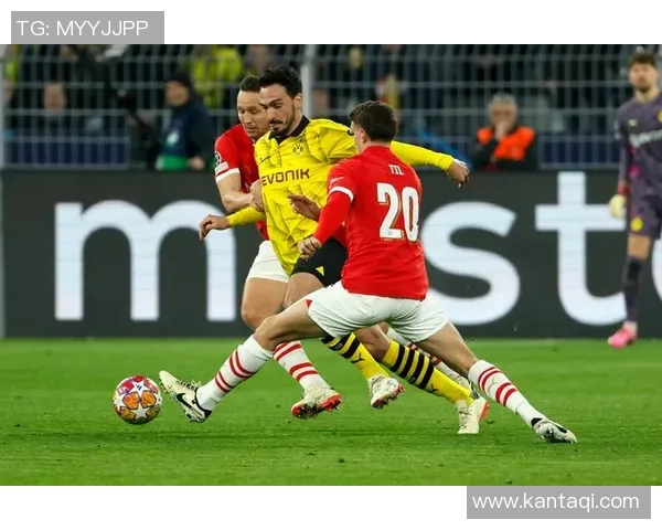 欧冠激战：那不勒斯与多特蒙德鏖战成平局绝杀时刻引发全场沸腾