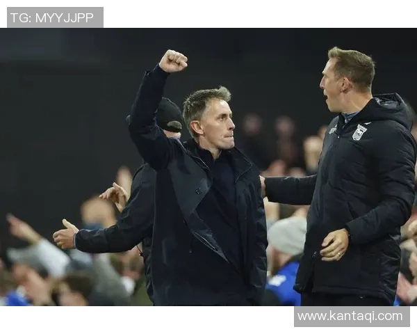 英超对决曼联与马竞平局红牌争议引发全场热议与数据分析